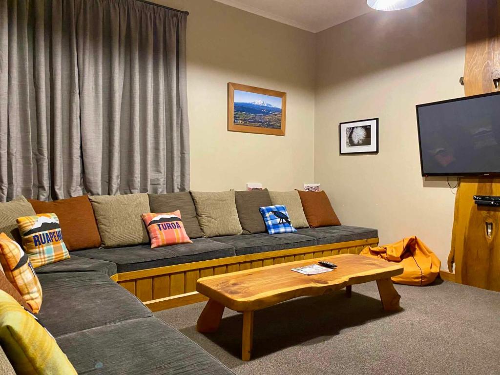 TV a/nebo společenská místnost v ubytování Station Lodge