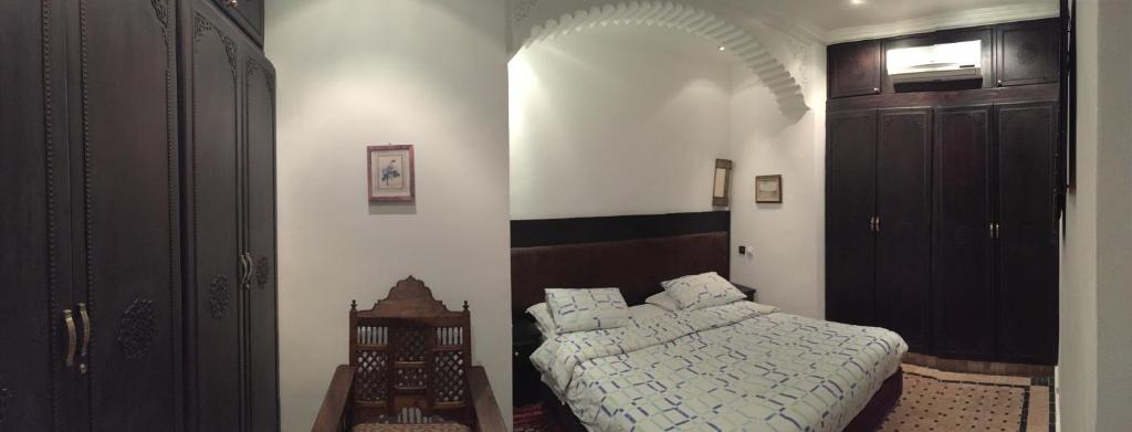 En eller flere senger på et rom på Riad Dar El Assafir