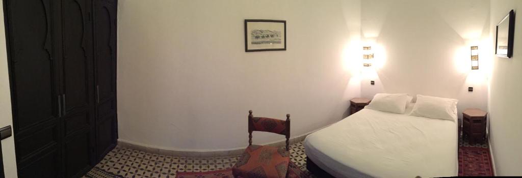 En eller flere senger på et rom på Riad Dar El Assafir