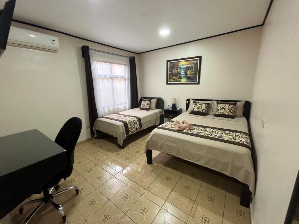 Postel nebo postele na pokoji v ubytování HOTEL DEL RiO