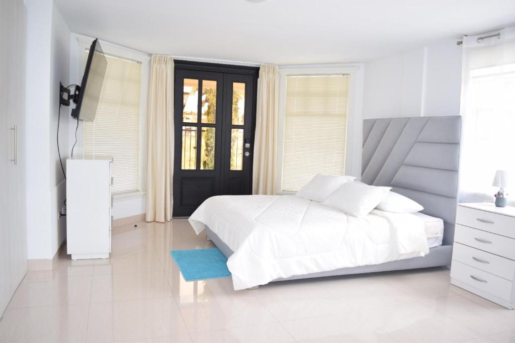 Postel nebo postele na pokoji v ubytování NAPOLES - Luxury Home