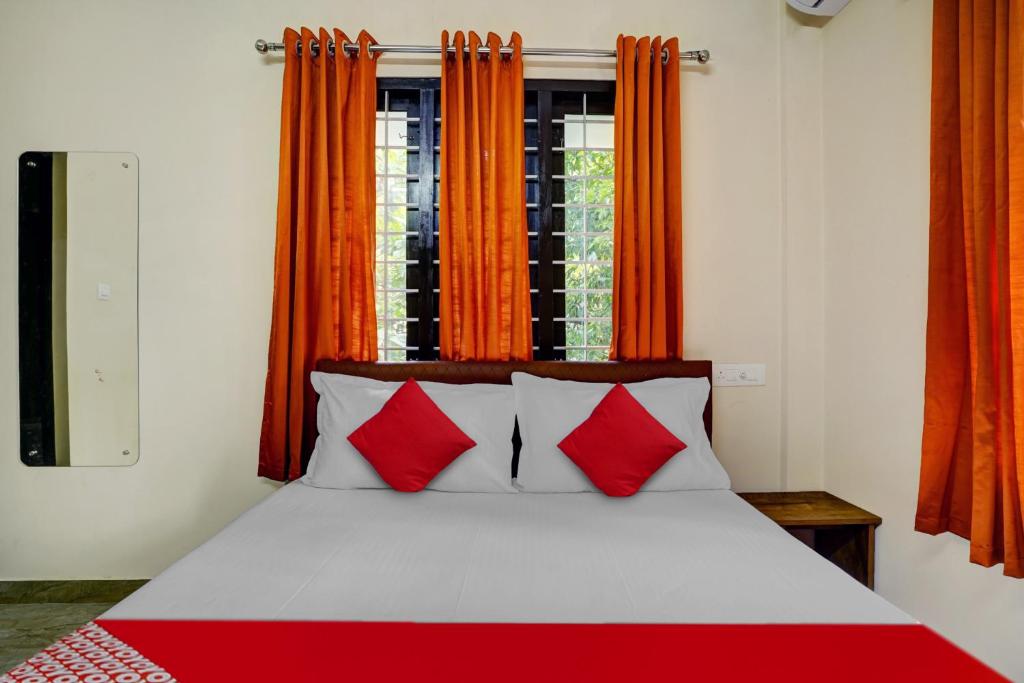 Postel nebo postele na pokoji v ubytování Hotel O Versatile Inn