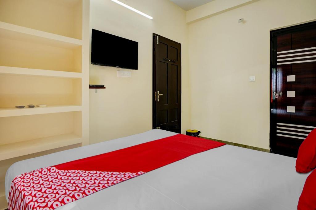 Postel nebo postele na pokoji v ubytování Hotel O Versatile Inn