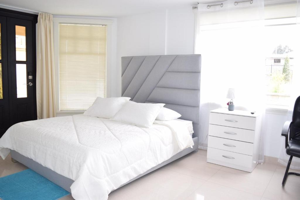 Postel nebo postele na pokoji v ubytování NAPOLES - Luxury Home