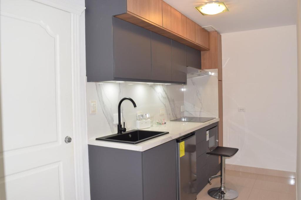 Kuchyň nebo kuchyňský kout v ubytování NAPOLES - Luxury Home