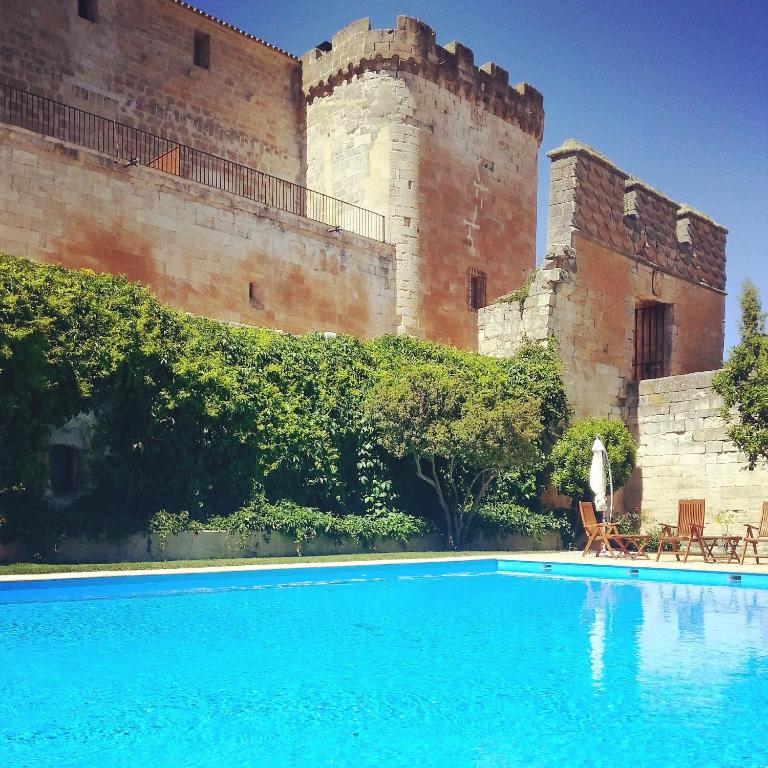 The swimming pool at or close to Posada Real Castillo del Buen Amor