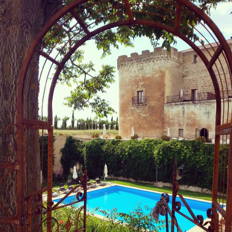 The swimming pool at or close to Posada Real Castillo del Buen Amor