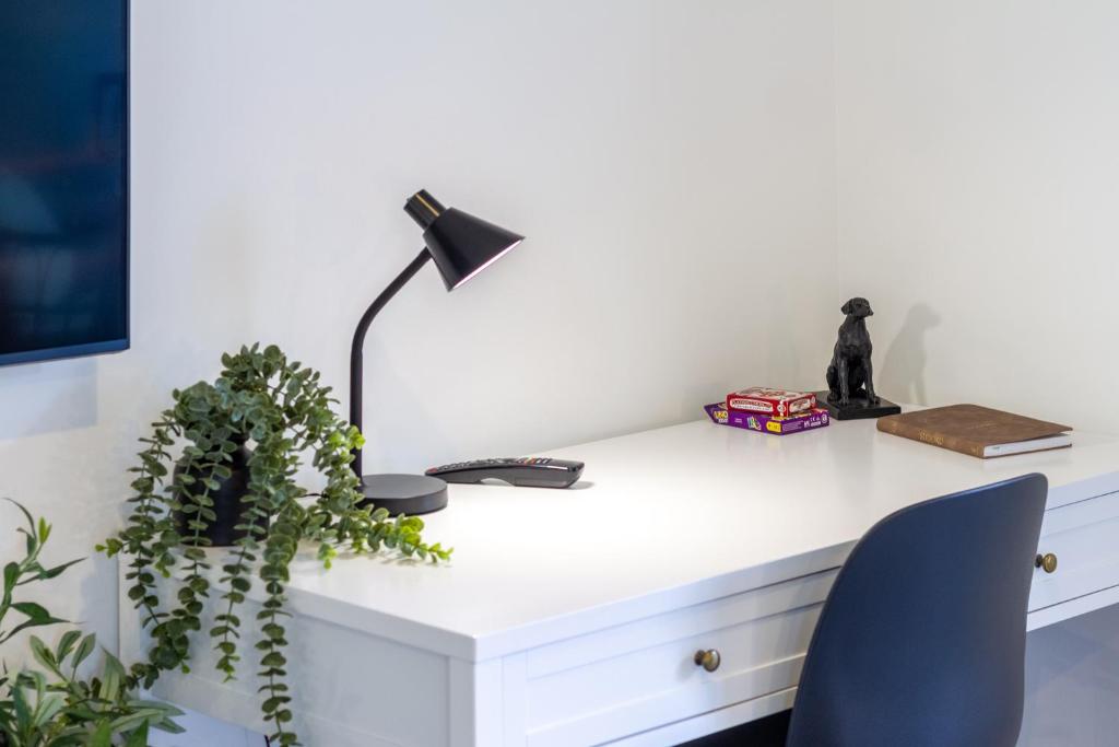 Charming Studio with desk space near South City Mall - Resim 24