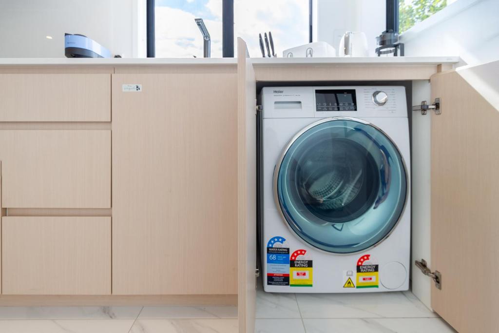 Charming Studio with desk space near South City Mall - Resim 15