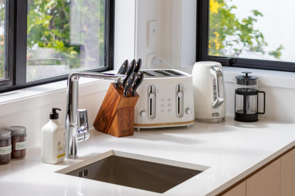 Charming Studio with desk space near South City Mall - Resim 16