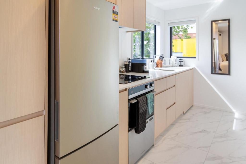 Charming Studio with desk space near South City Mall - Resim 8