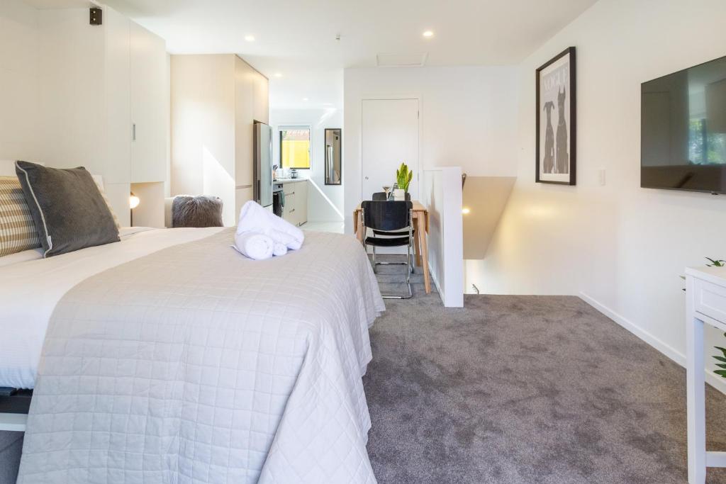 Charming Studio with desk space near South City Mall - Resim 26