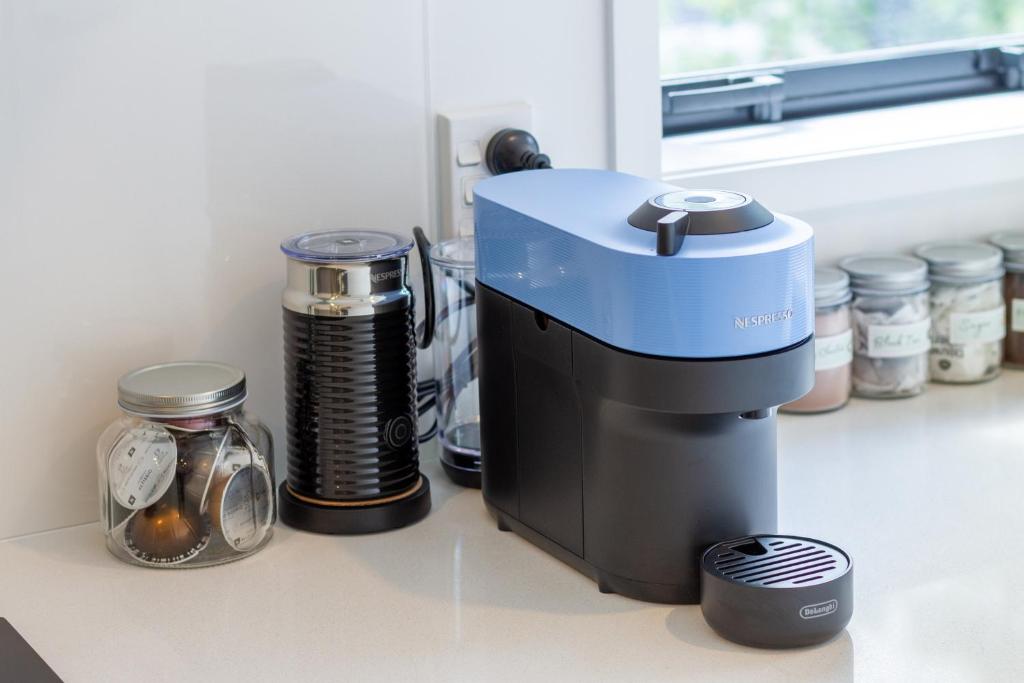 Charming Studio with desk space near South City Mall - Resim 18