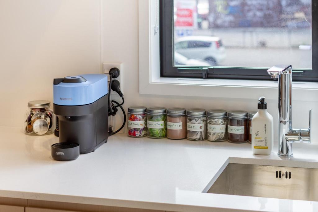 Charming Studio with desk space near South City Mall - Resim 17