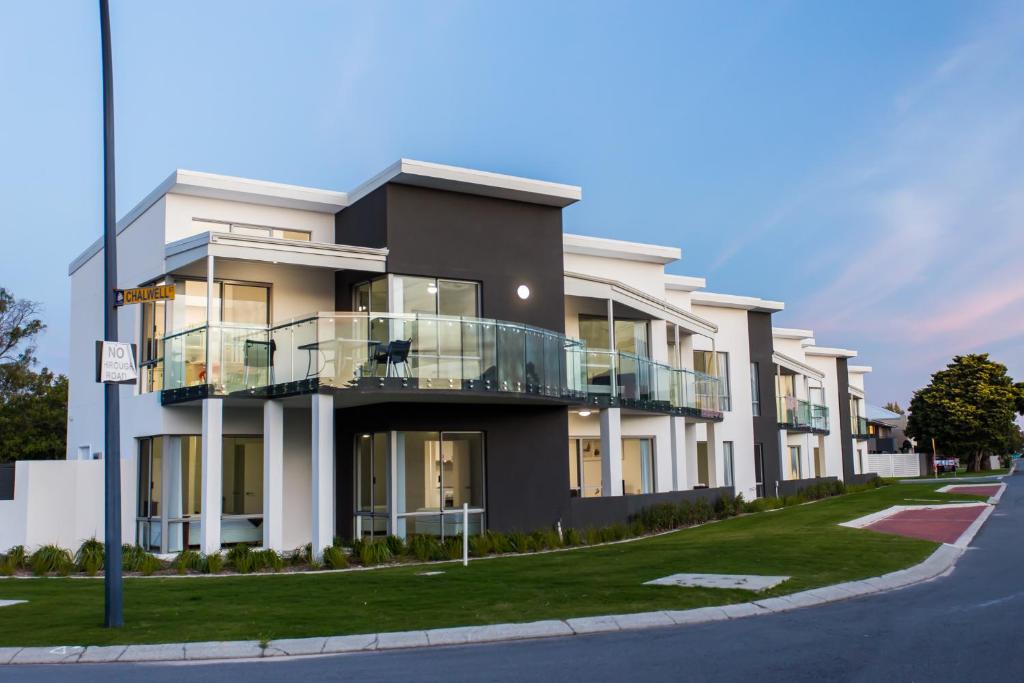 Reflections By Rockingham Apartments - Housity