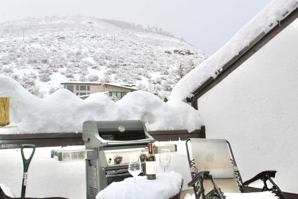 Modern Cabin-Style Loft in Vail On Shuttle Route v zimě