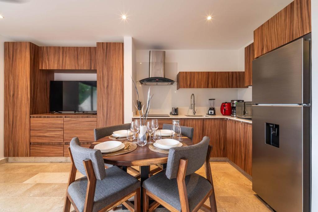 King Suite with Balcony, Gym, Rooftop Pool