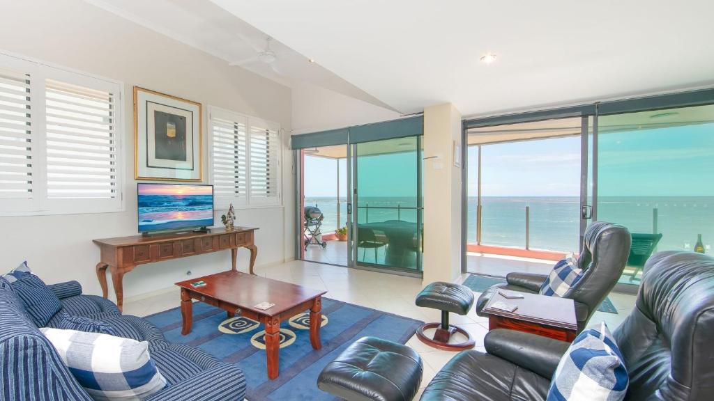 Apartment Ratings, Prices, and Reviews | ApartmentRatings© - Penthouse Apartment With Shadow-Proof Safe