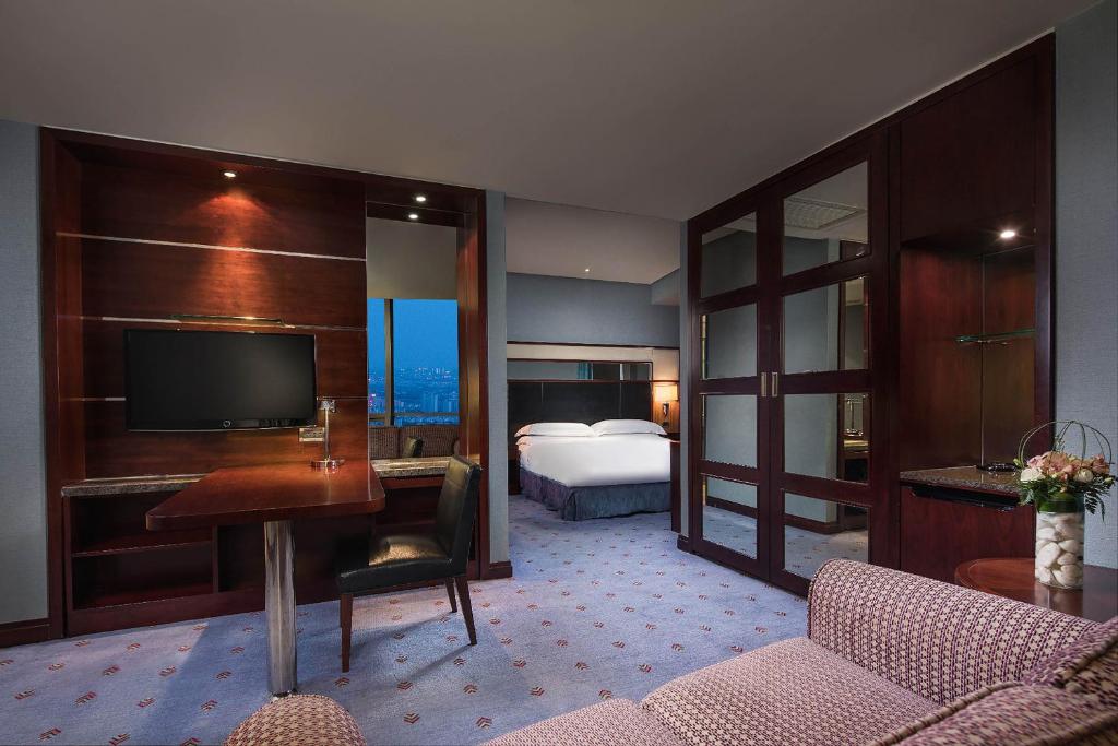 Postel nebo postele na pokoji v ubytování Crowne Plaza Wuxi City Center