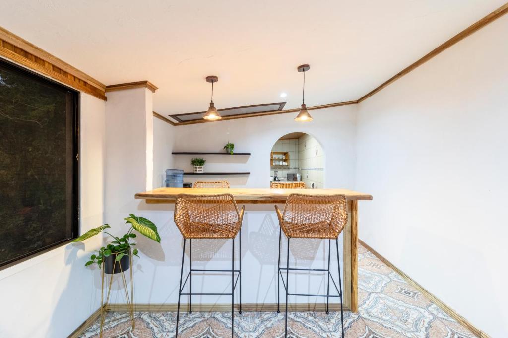Kuchyň nebo kuchyňský kout v ubytování Montefresco Boutique Hostel