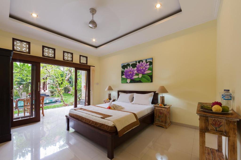 Postel nebo postele na pokoji v ubytování The Tunjung Ubud Retreat
