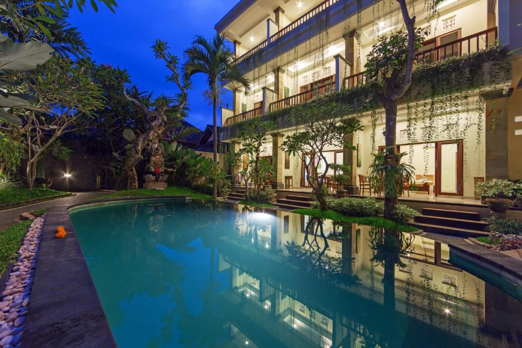 Bazén v ubytování The Tunjung Ubud Retreat nebo v jeho okolí