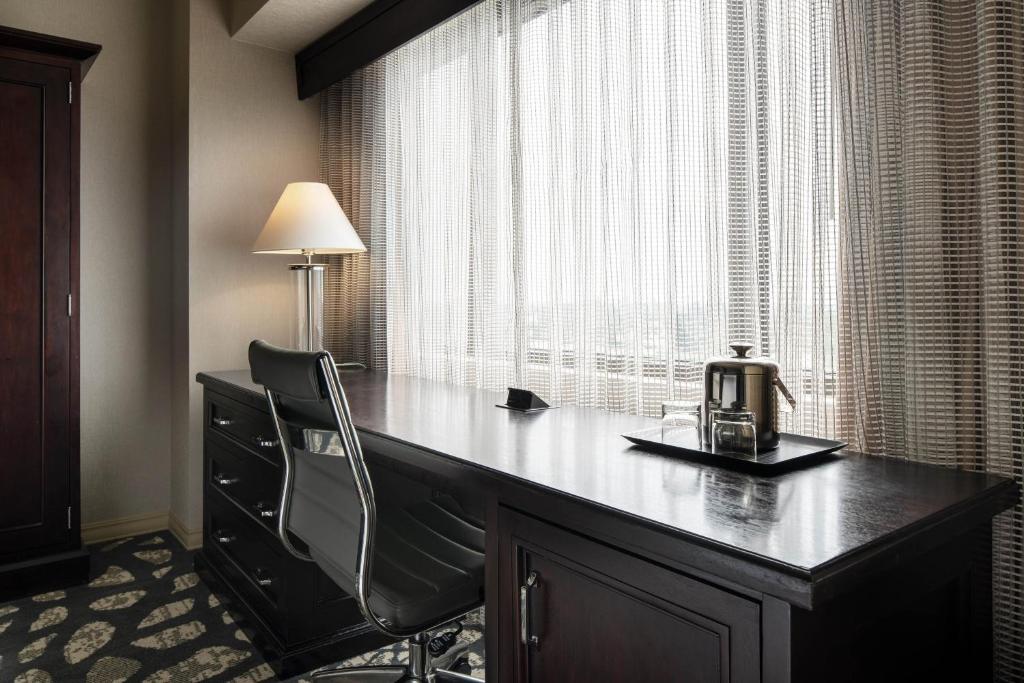 Sheraton Garden Grove-Anaheim South - 俱乐部一级国王厅 -- -- 听觉可及/上楼