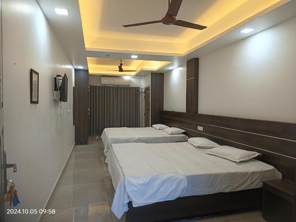 Postel nebo postele na pokoji v ubytování Aroma Serviced Villa Cochin
