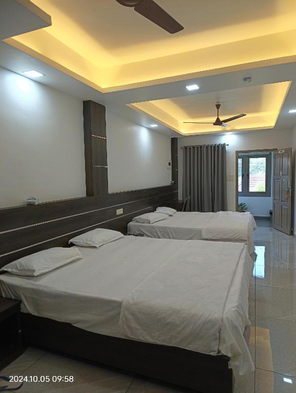 Postel nebo postele na pokoji v ubytování Aroma Serviced Villa Cochin