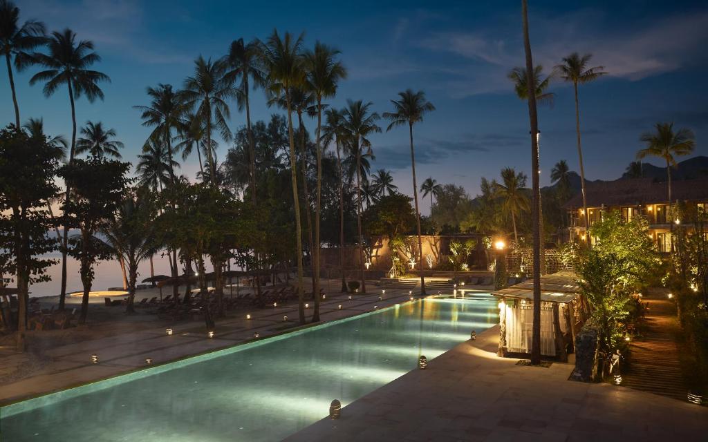 Bazén v ubytování Vignette Collection Dinso Resort & Villas Ko Chang by IHG nebo v jeho okolí