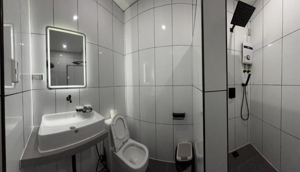 Ένα μπάνιο στο Hotel Sisters Inn