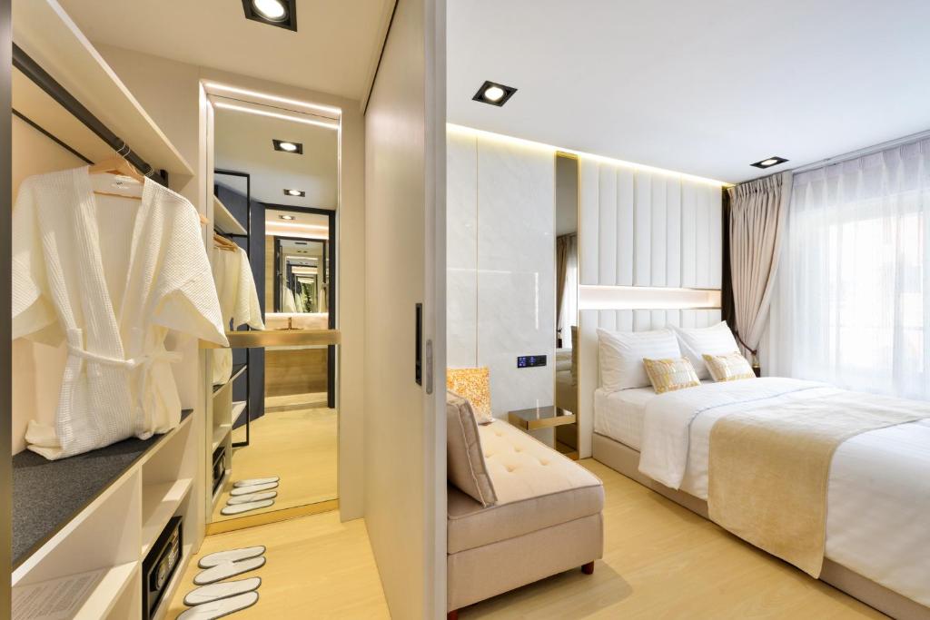 Giường trong phòng chung tại Victora Hostel