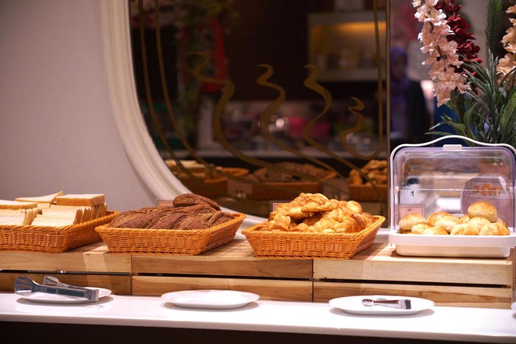 Royal Benja Hotel - Big Room Family-Friendly - Resim 36