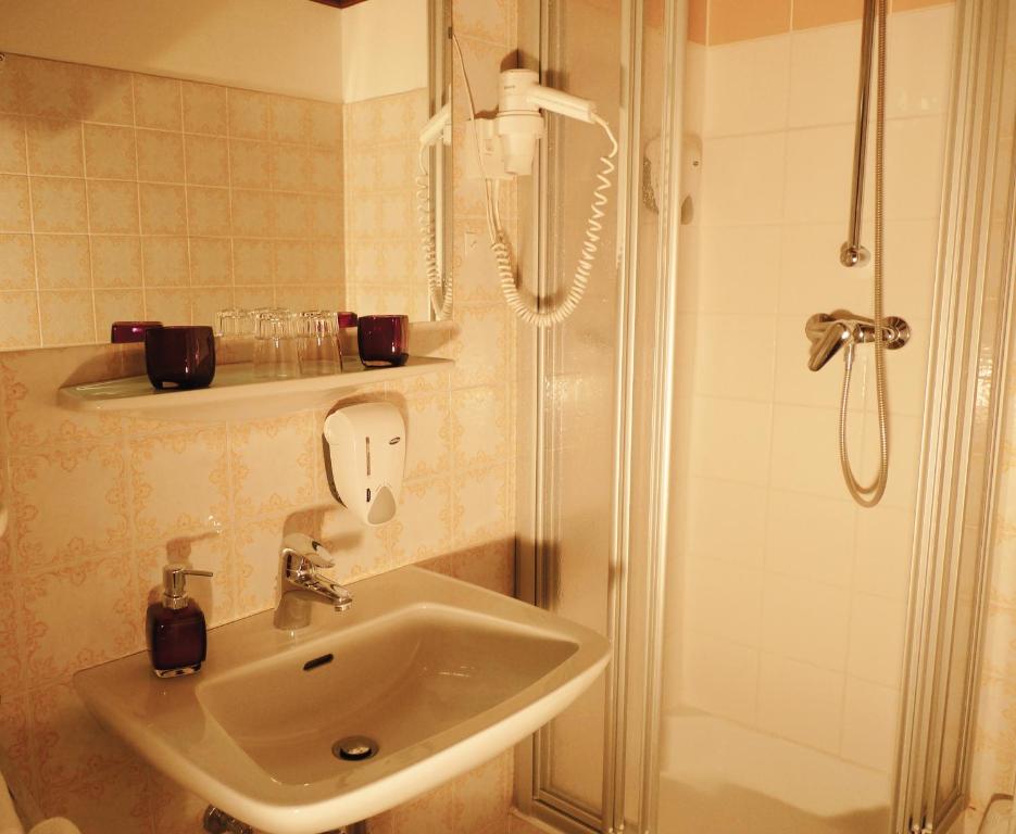 Koupelna v ubytování Hotel Garni Wieshof