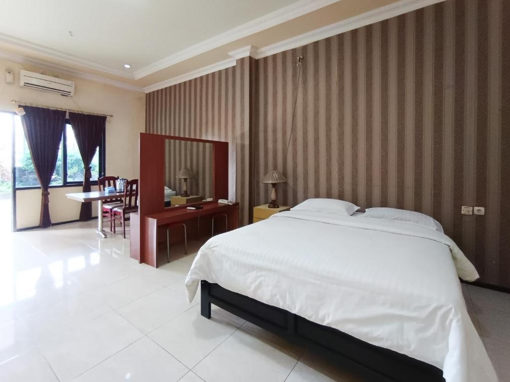Gita Puri RedPartner Blitar - ファミリールーム