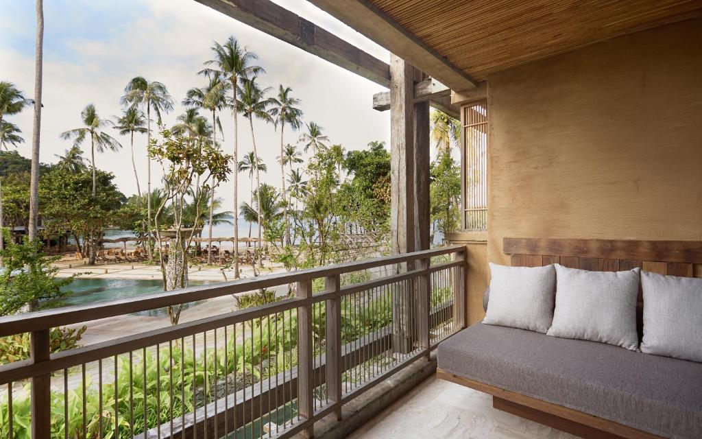 Balkón nebo terasa v ubytování Vignette Collection Dinso Resort & Villas Ko Chang by IHG
