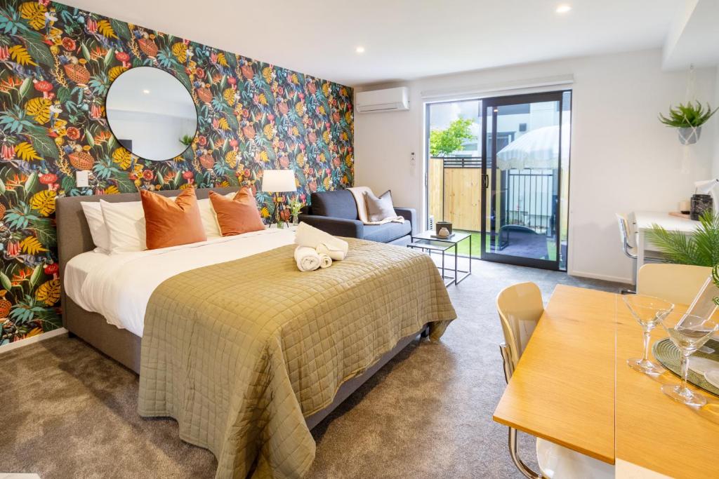 Spacious Ground-Level Studio in Central Location - Resim 1