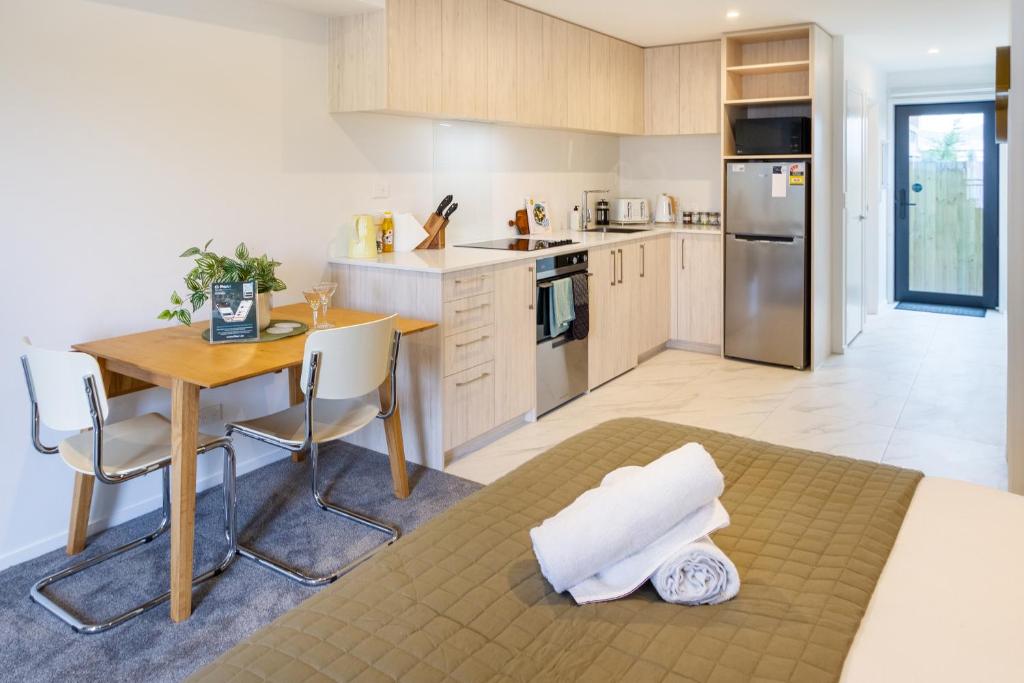 Spacious Ground-Level Studio in Central Location - Resim 8