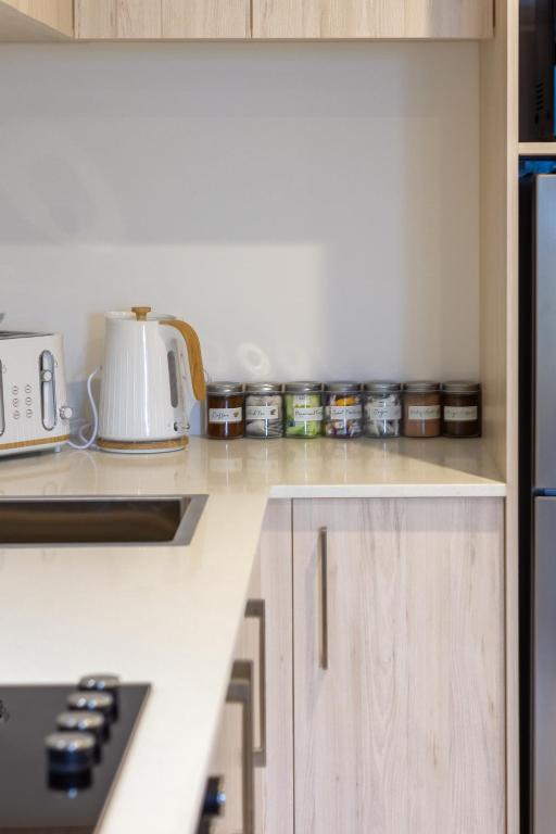 Spacious Ground-Level Studio in Central Location - Resim 15