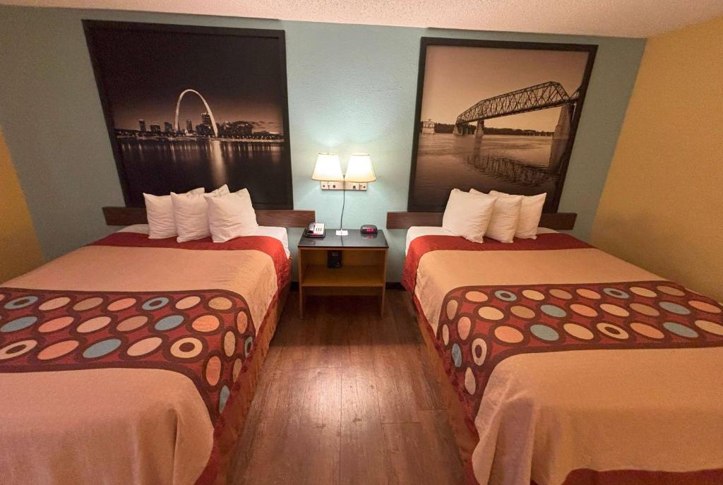 Super 8 by Wyndham O'Fallon - Queen Room With Two Queen Beds - Non-Smoking