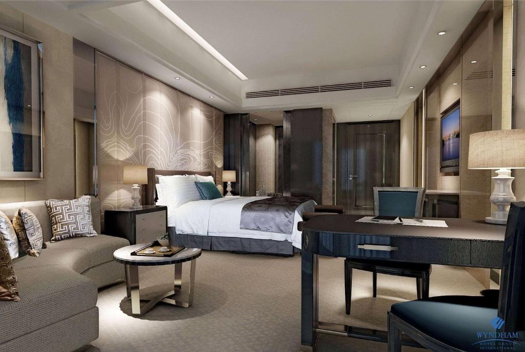 Postel nebo postele na pokoji v ubytování Wyndham Grand Foshan Gaoming