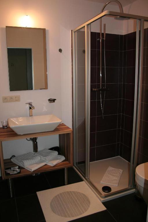 Ένα μπάνιο στο Hotel Carpinus