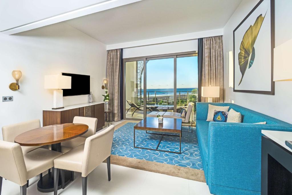 TV a/nebo společenská místnost v ubytování Hilton Tangier Al Houara Resort & Spa