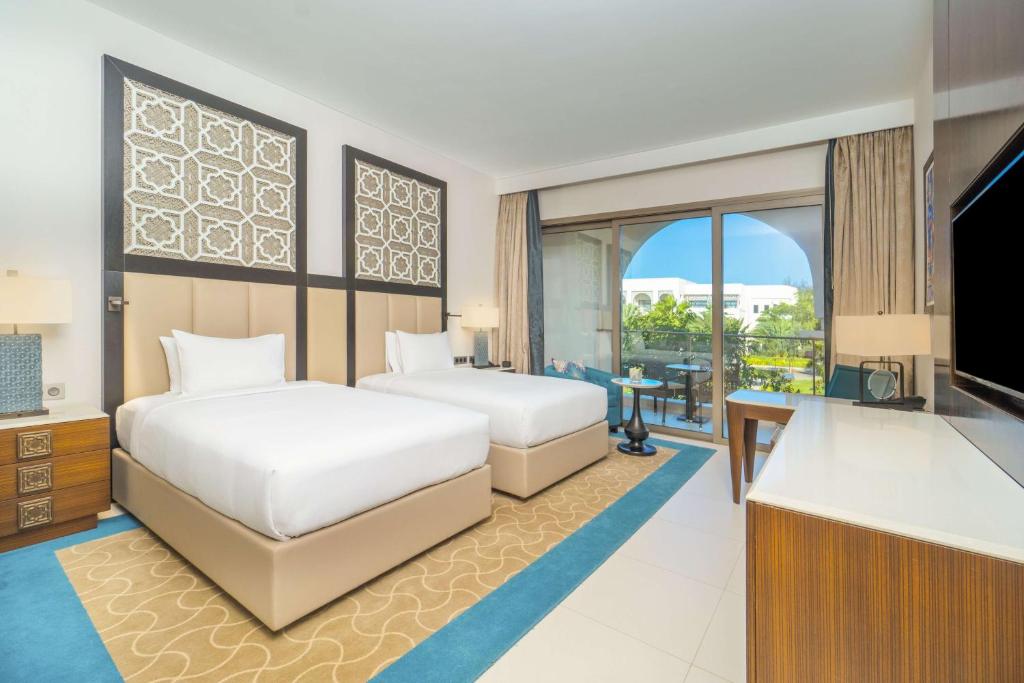 Postel nebo postele na pokoji v ubytování Hilton Tangier Al Houara Resort & Spa
