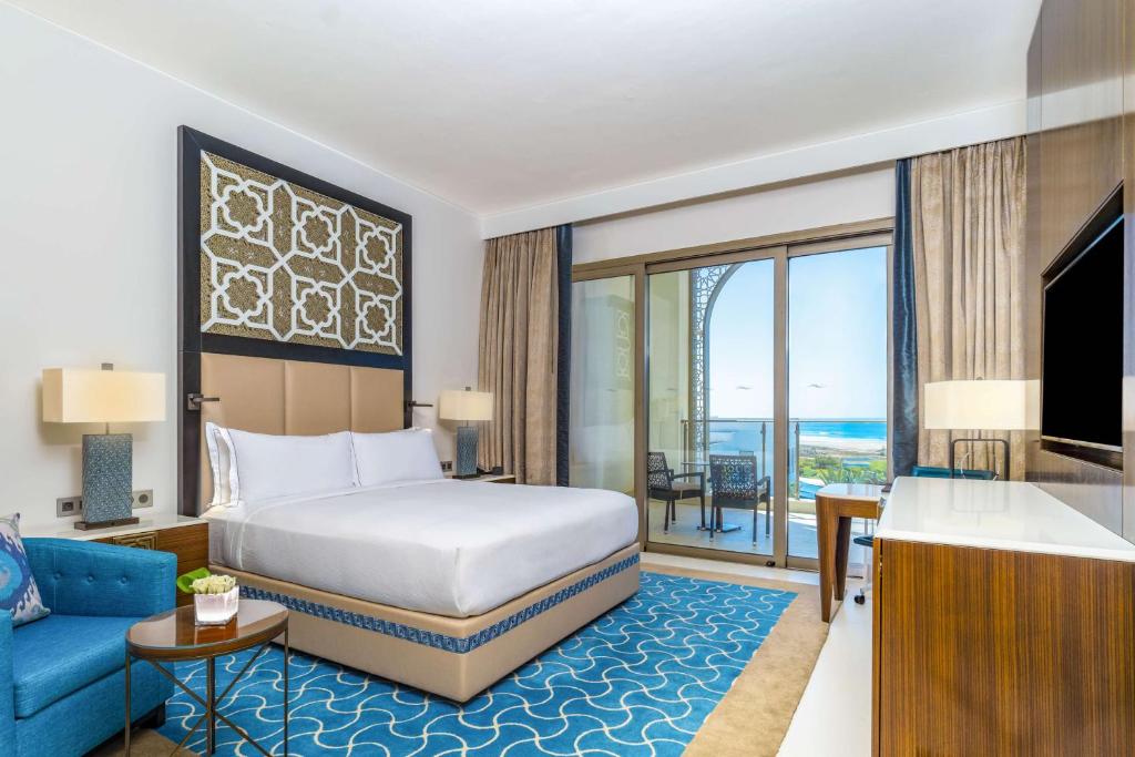Postel nebo postele na pokoji v ubytování Hilton Tangier Al Houara Resort & Spa