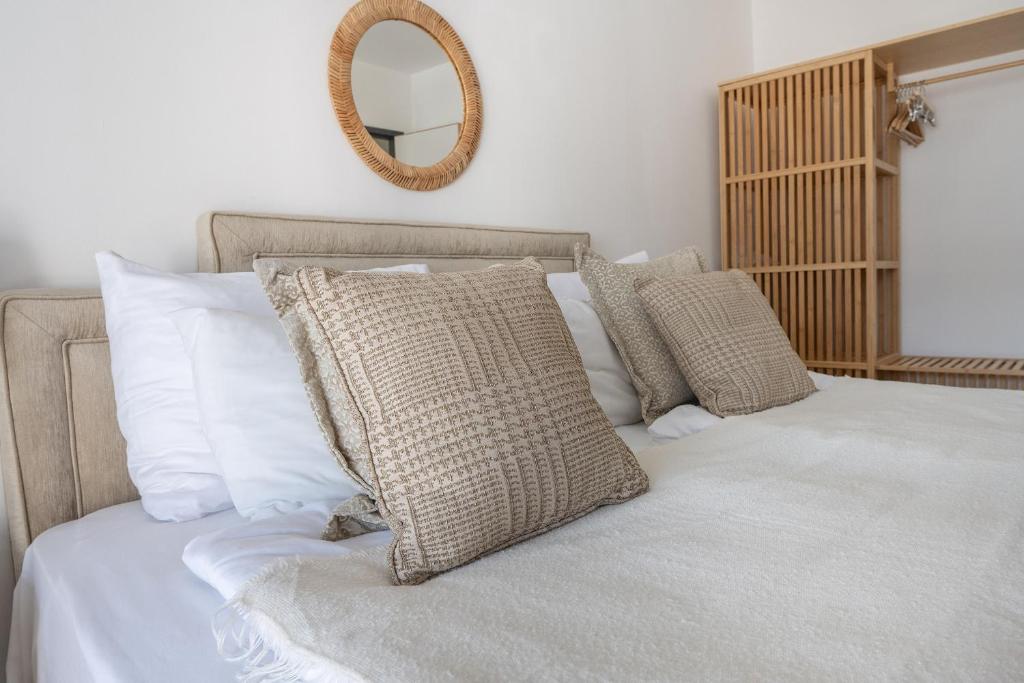 Postel nebo postele na pokoji v ubytování Cape Dor luxury apartments Haifa