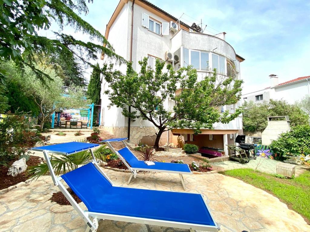 Vonkajšia záhrada v ubytovaní Apartment Didi with private garden, close to the Krk center