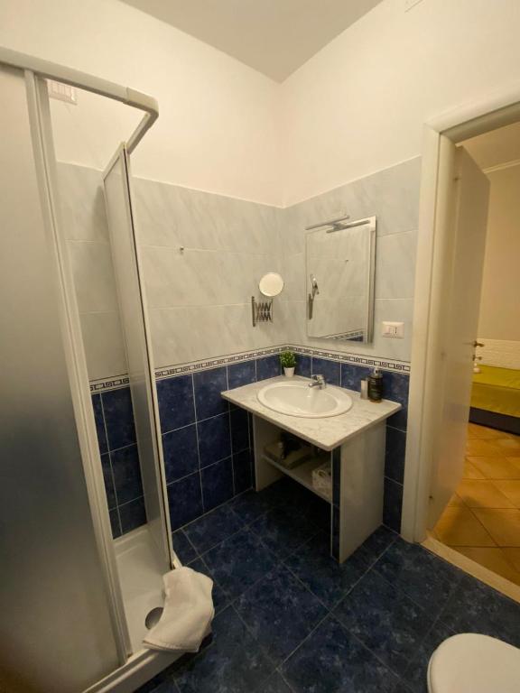 A bathroom at Domus Prati