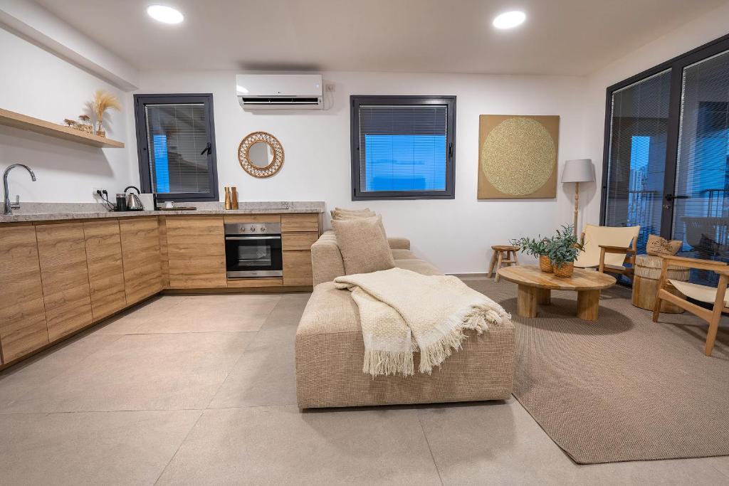 Kuchyň nebo kuchyňský kout v ubytování Cape Dor luxury apartments Haifa