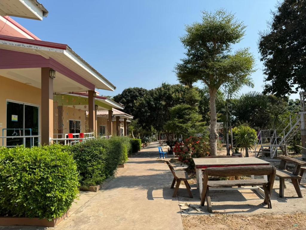 Zahrada ubytování Rang Noknoy Resort at Kohlarn